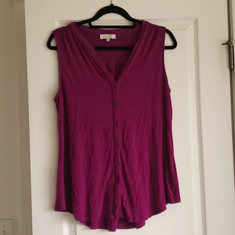 Grace & lace sleeveless blouse